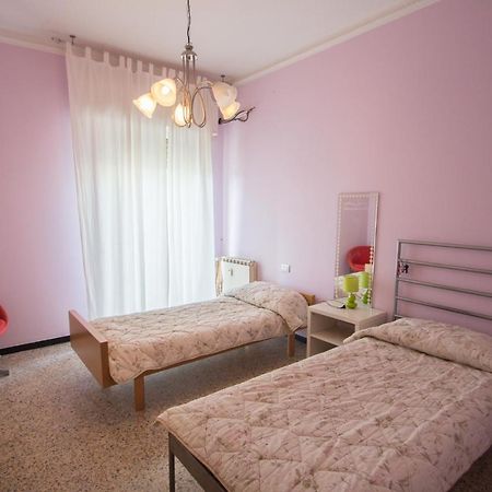 Yellow House Савона Екстериор снимка